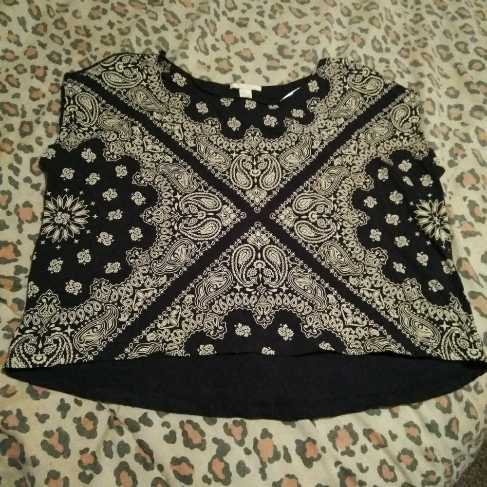 Forever 21 boxy bandana shirt - Picture 1 of 4